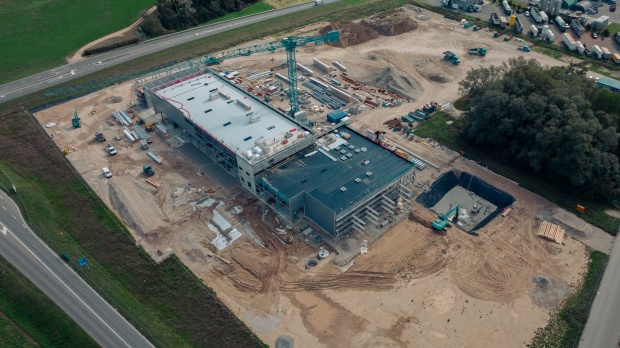 image-halle-orllati-nouvelle-zi-les-portettes